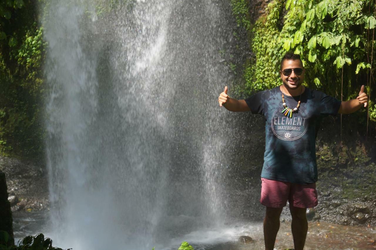 La Favela Vandrarhem Gili Trawangan Exteriör bild