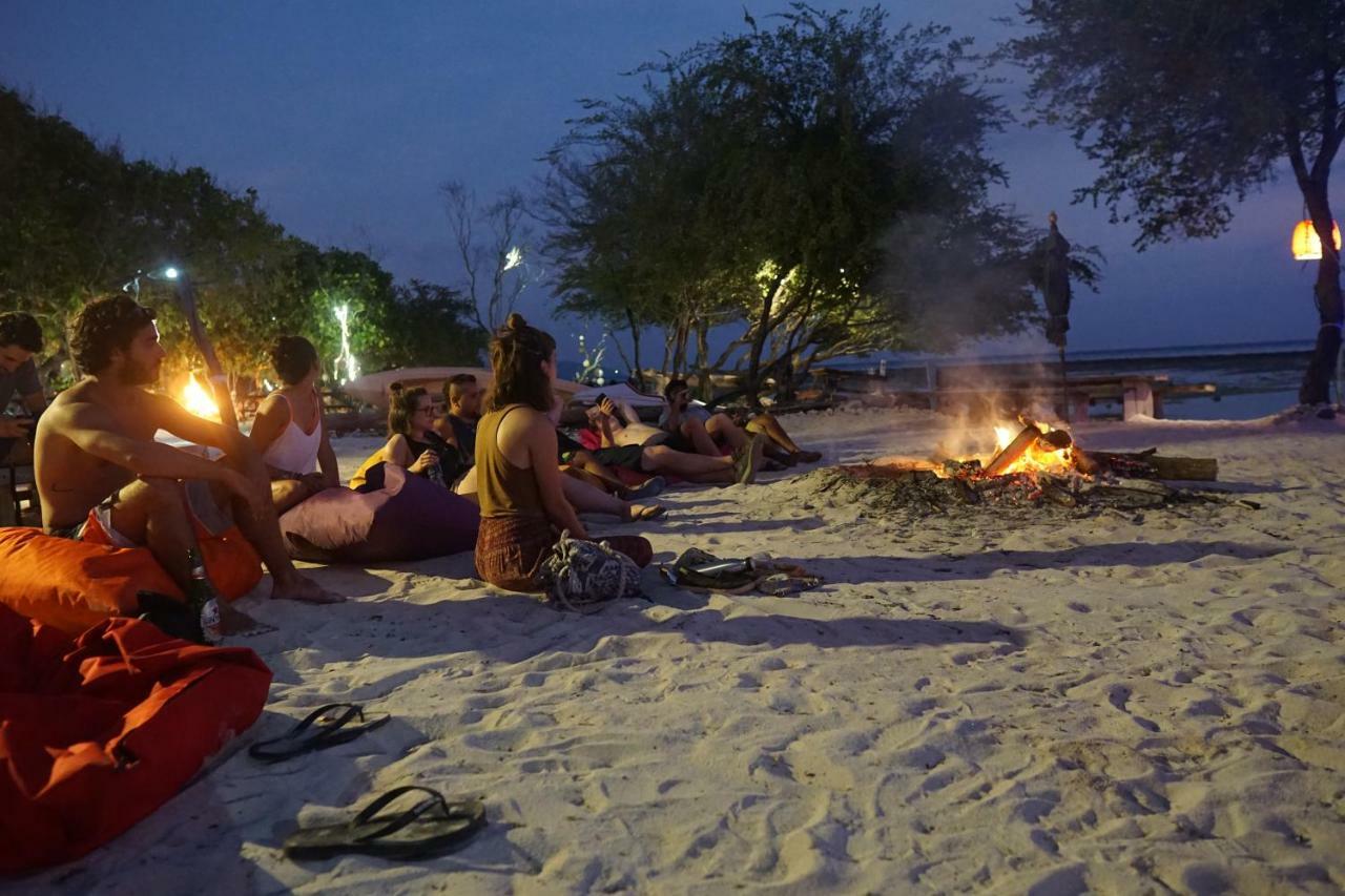 La Favela Vandrarhem Gili Trawangan Exteriör bild