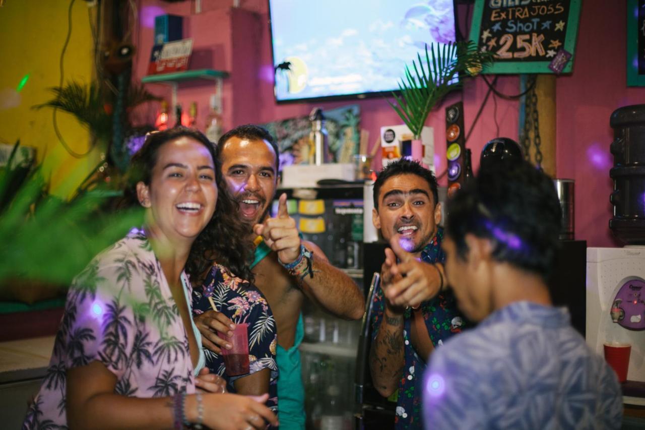 La Favela Vandrarhem Gili Trawangan Exteriör bild